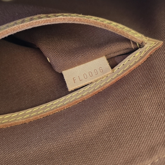 Authentic Louis Vuitton Alma PM - Picture 11 of 17